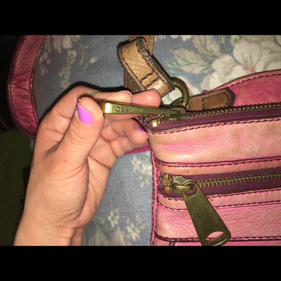 Clearance 🛍 Light pink large fossil crossbody. - Picture 3 of 5